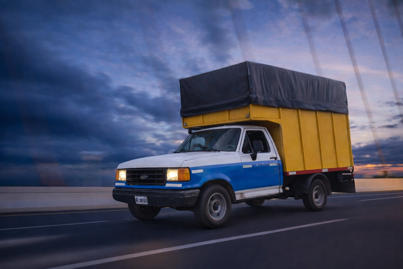 Camion de mudanzas en servicio